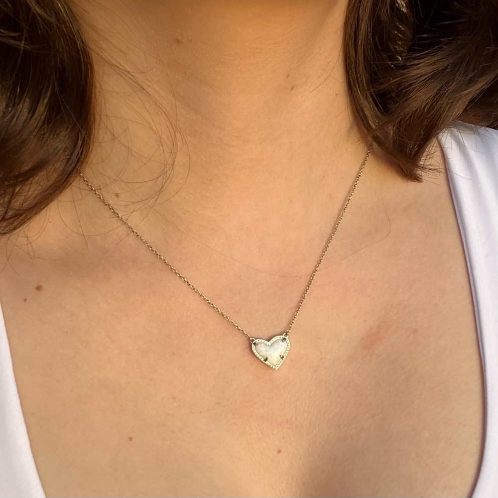 Kendra Scott: Gold Heart Pendant Necklace - 15”-17”